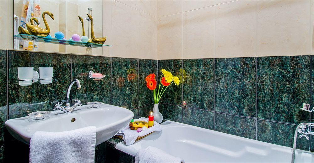 Boutique Apart-Hotel Sherborne Киев Екстериор снимка